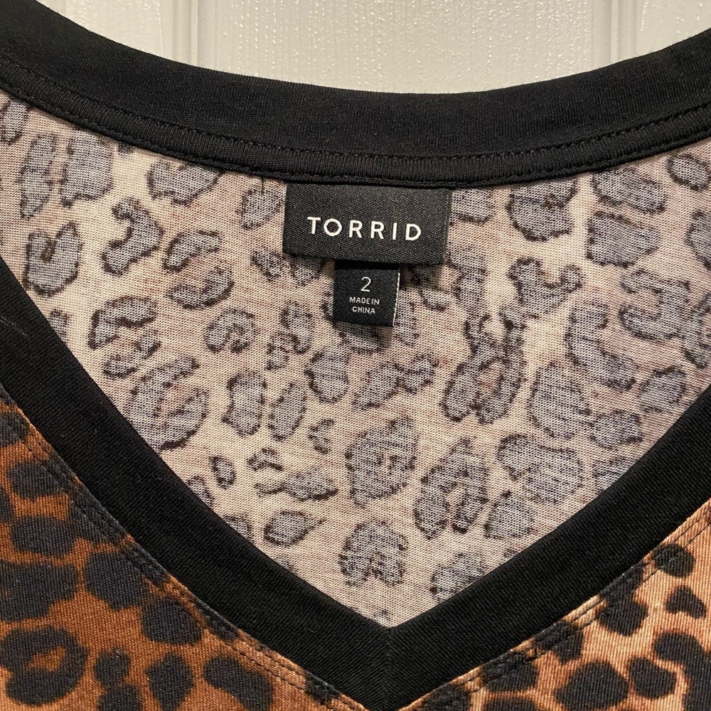 Torrid Leopard Print Top Size 2/2x - image 3